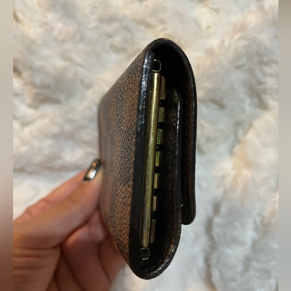 Louis Vuitton Damier Ebene Key Case ๐ค - Picture 4 of 6